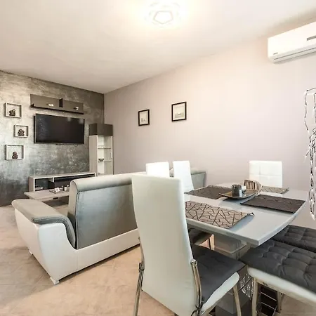 2 Bedroom Near Kabakum Apartment *