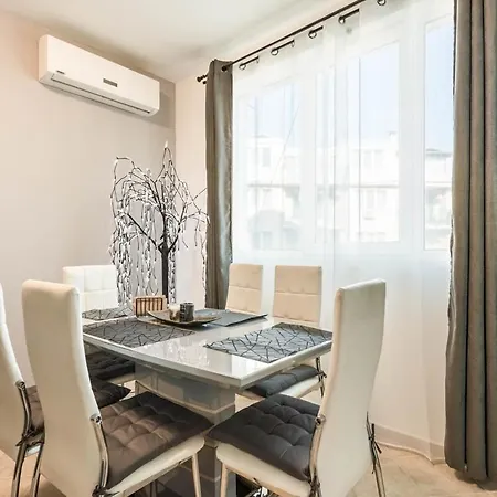 2 Bedroom Near Kabakum Apartamento