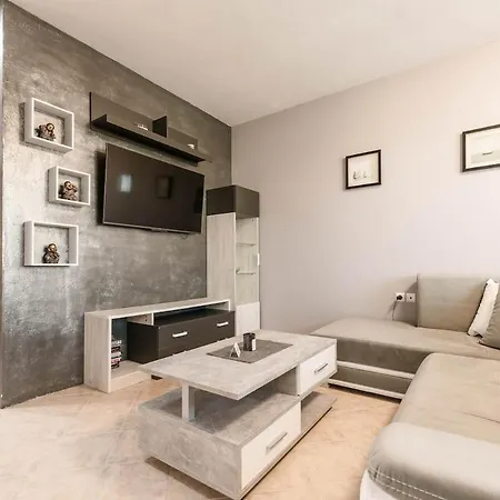 Lägenhet 2 Bedroom Near Kabakum *