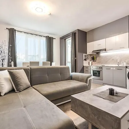 2 Bedroom Near Kabakum Apartment *