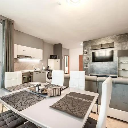 2 Bedroom Near Kabakum Apartament