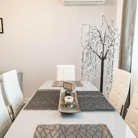 2 Bedroom Near Kabakum Apartament